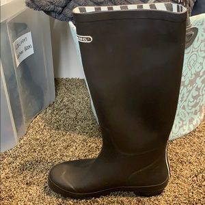 Henri Bendel rain boots